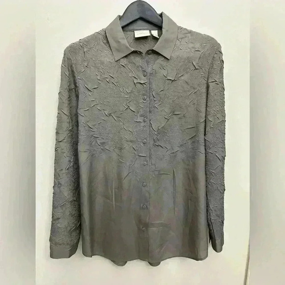 Chico's Women's Button Down Shirt Gray Crinkle Long Sleeve Career Office Size 1 - Picture 1 of 6